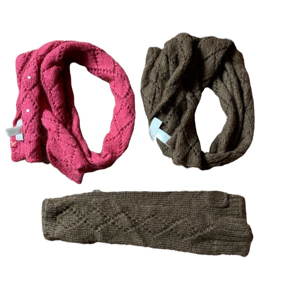 BUNDLE (3) AMERICAN EAGLE Scarf/Gloves - Picture 1 of 6
